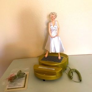 Marilyn Monroe Talking Telephone (The Seven Year Itch Movie Scene)